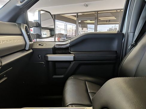 Certified 2022 Ford F250 Lariat w/ Tremor Off-Road Package image 24