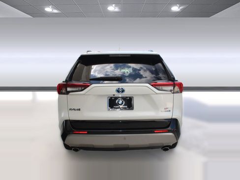 Used 2022 Toyota RAV4 SE w/ Convenience Package image 10