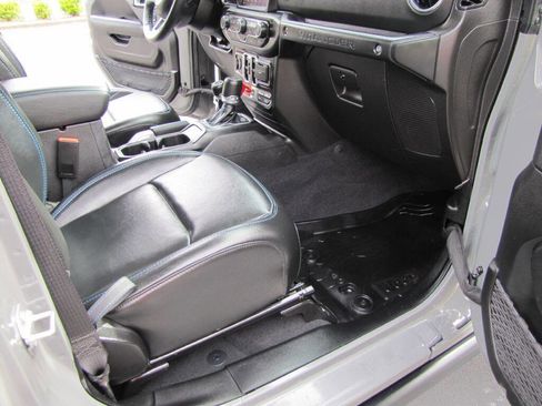 Used 2022 Jeep Wrangler Unlimited Rubicon 4xe w/ Cold Weather Group AWD/4WD image 25