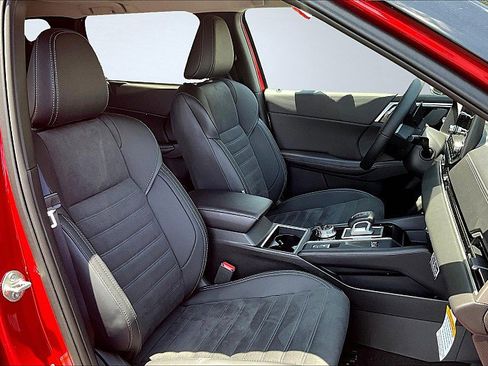 Used 2024 Mitsubishi Outlander SE image 13