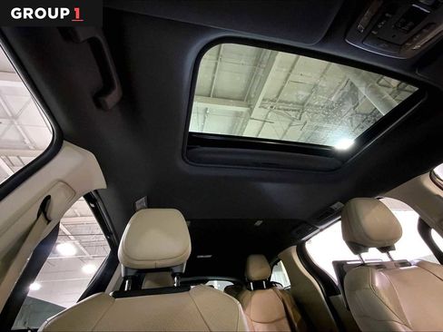 Certified 2022 Toyota Sienna Limited image 13