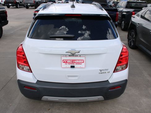 Used 2016 Chevrolet Trax LT w/ LT Sun and Sound Package FWD image 7