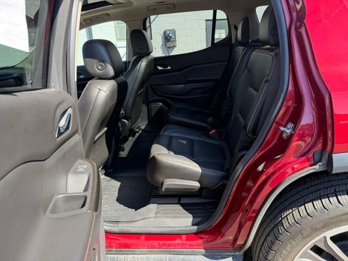 Used 2019 GMC Acadia SLT AWD/4WD image 10