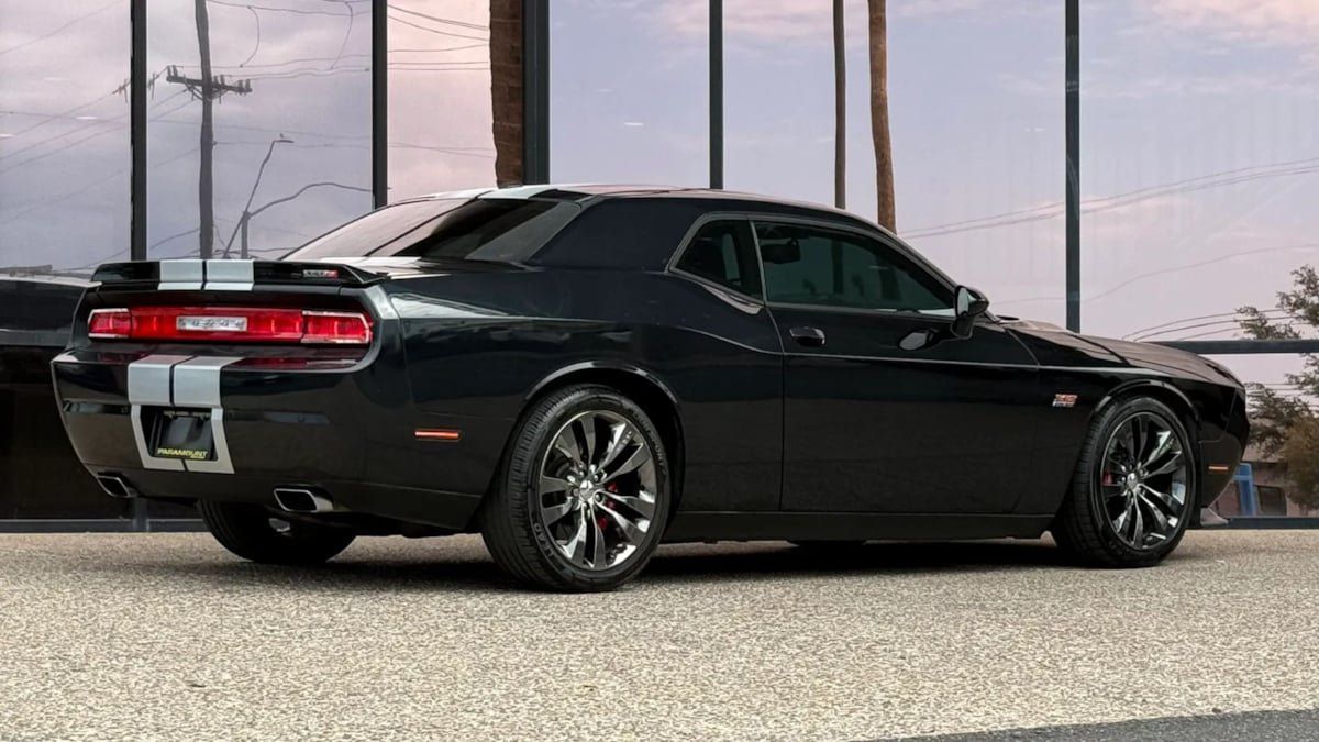 Used 2013 Dodge Challenger SRT8 w/ Harman Kardon Audio Group RWD image 12