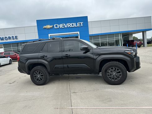 Used 2025 Toyota 4Runner SR5 AWD/4WD image 2