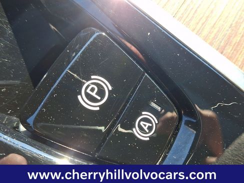 Certified 2023 Volvo XC60 B5 Plus w/ Climate Package image 27