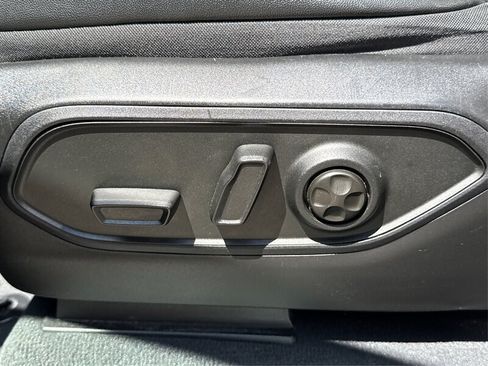 Used 2023 Jeep Grand Cherokee Limited AWD/4WD image 21