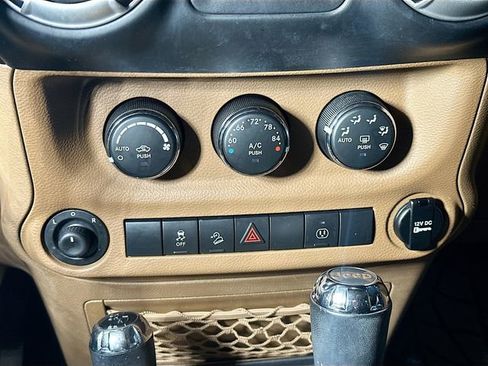 Used 2013 Jeep Wrangler Unlimited Sahara image 15