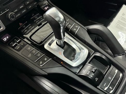 Used 2018 Porsche Cayenne Platinum Edition image 29