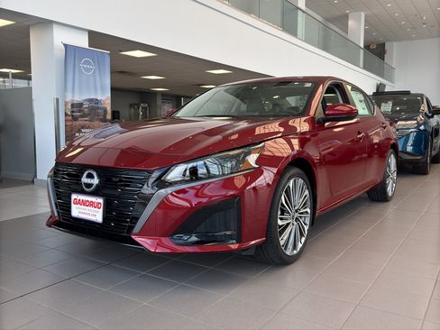 New 2026 Nissan Altima 2.5 SV w/ SV Premium Package AWD/4WD image 2