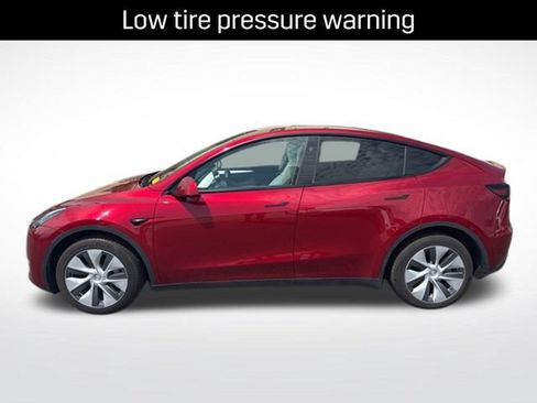 Used 2024 Tesla Model Y 2WD image 7