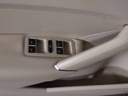 Used 2016 Volkswagen Passat 1.8T R-Line w/ R-Line Lighting Package image 30