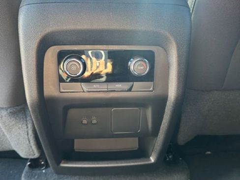 New 2026 Chevrolet Traverse LT image 11