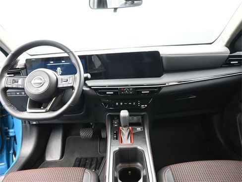 Certified 2025 Nissan Kicks SR image 27