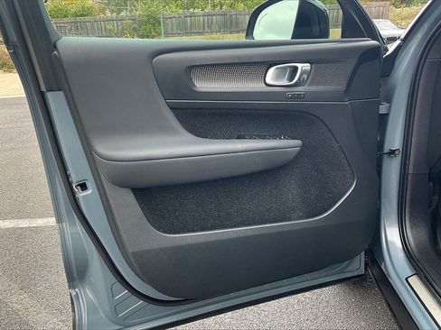 Used 2021 Volvo XC40 T5 R-Design w/ Climate Package image 23