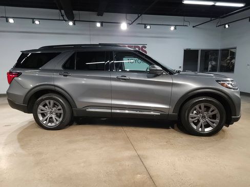 Used 2025 Ford Explorer Active w/ Active Comfort Package AWD/4WD image 8