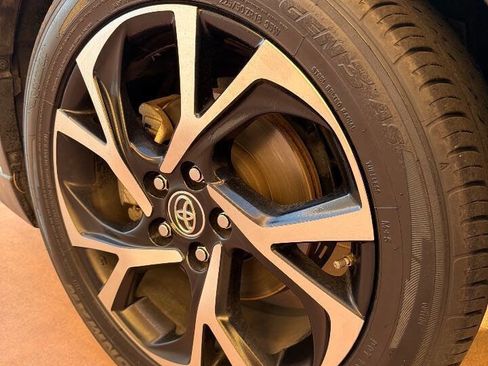 Used 2019 Toyota C-HR Limited image 29