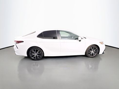Used 2023 Toyota Camry SE image 11