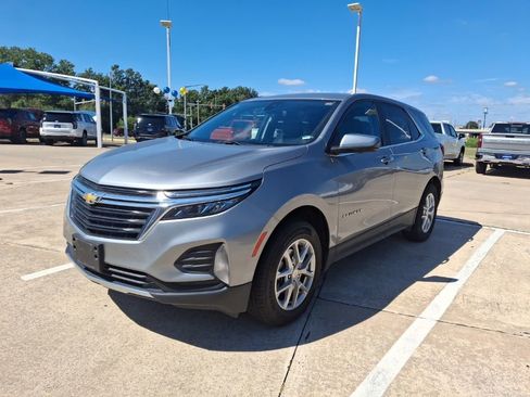 Used 2024 Chevrolet Equinox LT image 3