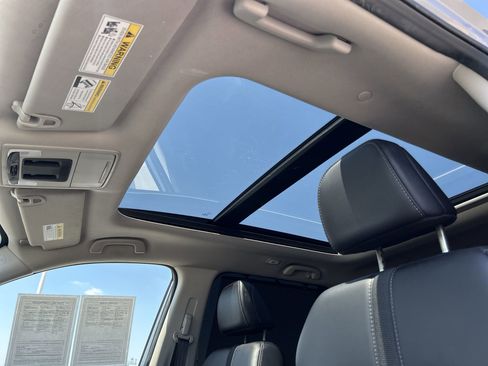Certified 2023 Honda Pilot Touring image 16