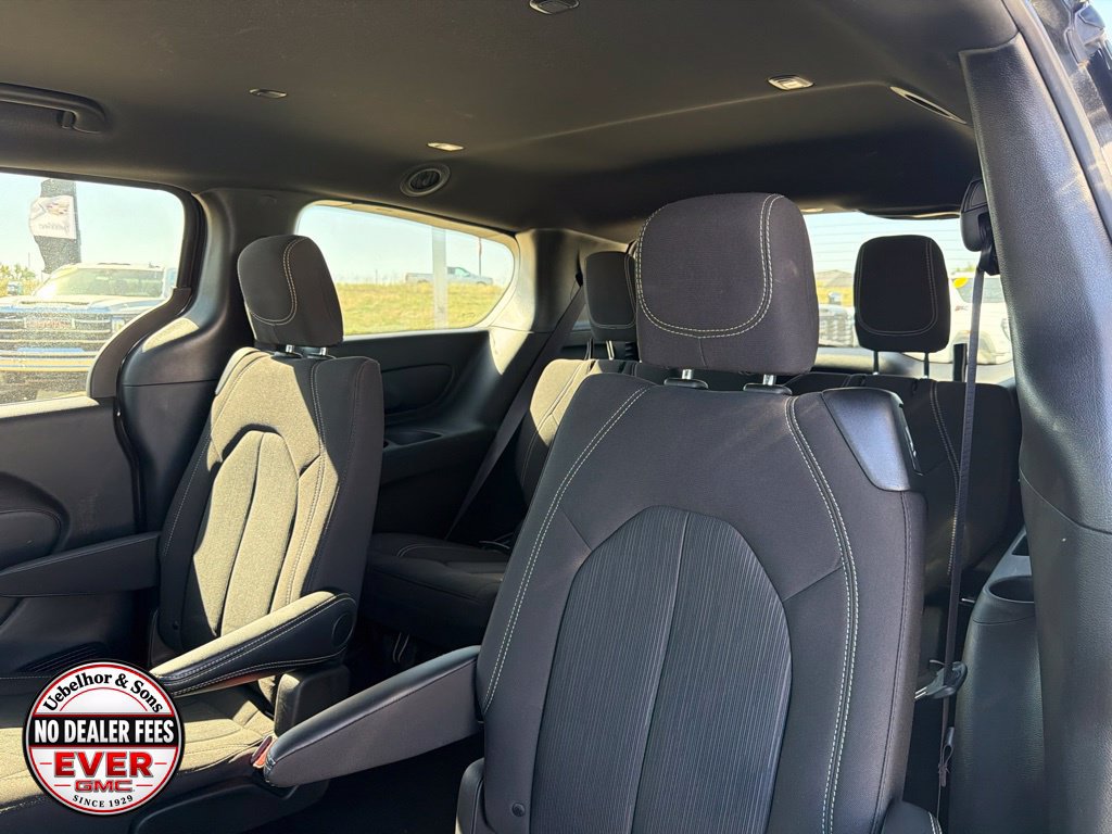 Used 2024 Chrysler Pacifica Touring FWD image 17