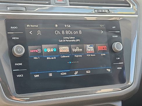 Used 2022 Volkswagen Tiguan SE image 17