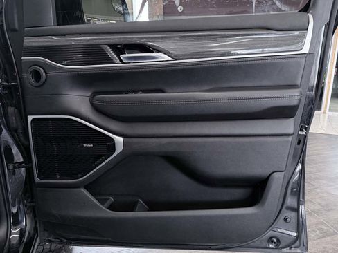 Used 2022 Jeep Wagoneer Series III w/ Premium Group I AWD/4WD image 36