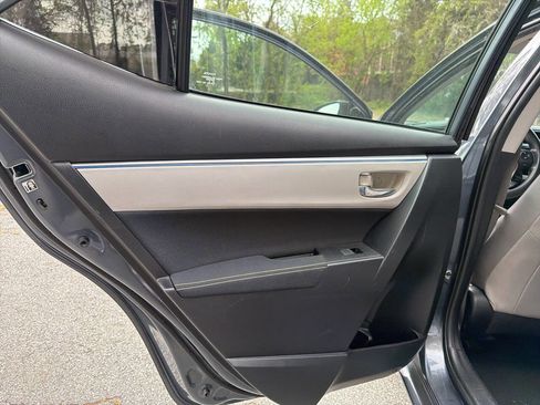 Used 2015 Toyota Corolla LE image 16