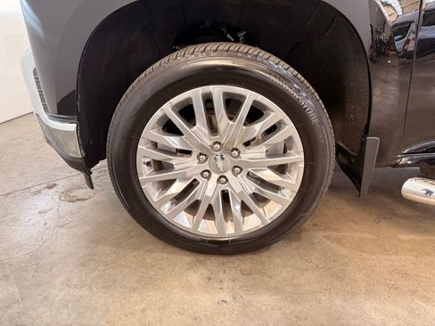 Used 2020 Chevrolet Silverado 1500 LTZ w/ LTZ Premium Package image 16