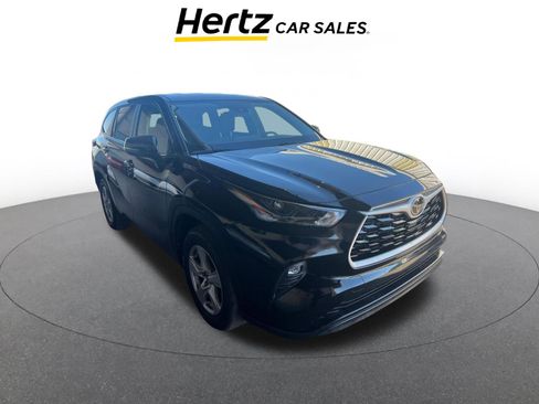 Used 2025 Toyota Highlander LE image 1