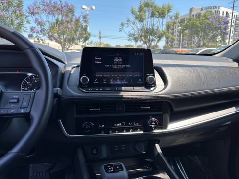 Used 2025 Kia Sportage LX FWD image 17