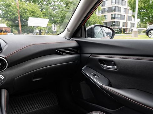 Used 2025 Nissan Sentra SR w/ SR Premium Package FWD image 10