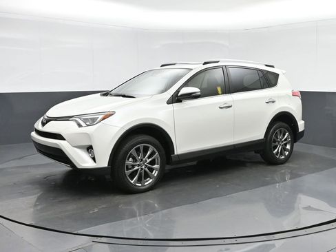 Used 2018 Toyota RAV4 Limited image 3