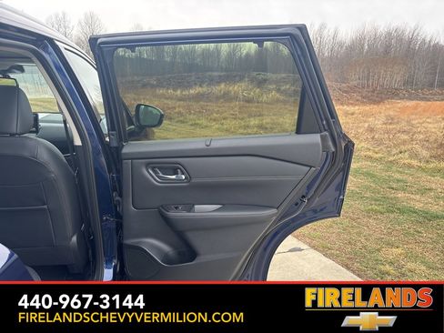 Used 2025 Nissan Rogue SL w/ Tech Package image 39