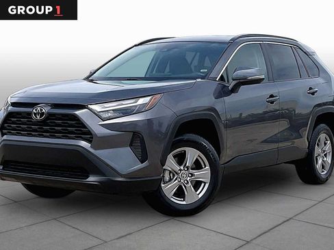 Used 2025 Toyota RAV4 XLE FWD image 1