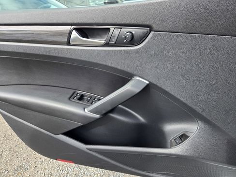 Used 2021 Volkswagen Passat 2.0T R-Line image 25