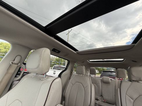 Used 2020 Chrysler Pacifica Limited FWD image 24