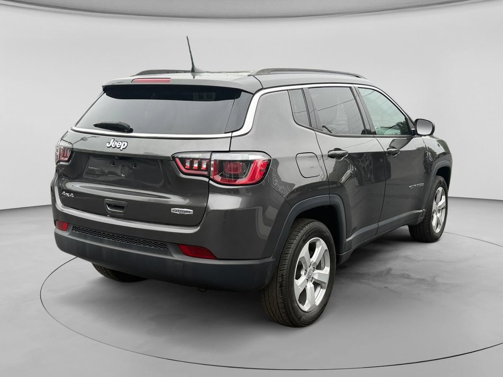 Used 2018 Jeep Compass Latitude w/ Popular Equipment Group AWD/4WD image 8