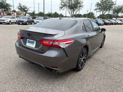 Used 2020 Toyota Camry SE w/ Carpet Mat Package FWD image 5