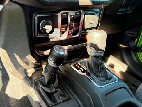 Used 2025 Jeep Gladiator Sport image 20