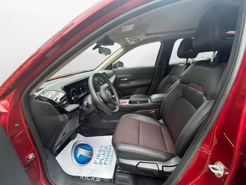 Used 2026 Nissan Kicks SR w/ SR Premium Package image 11