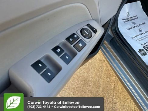 Used 2017 Hyundai Elantra SE image 11