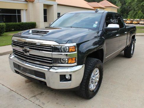 Used 2019 Chevrolet Silverado 2500 LTZ w/ Duramax Plus Package AWD/4WD image 8