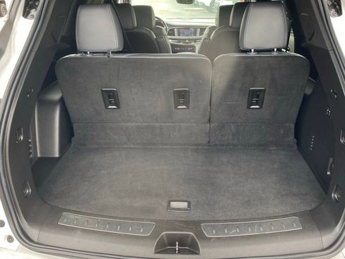 Used 2024 Buick Enclave Premium image 12