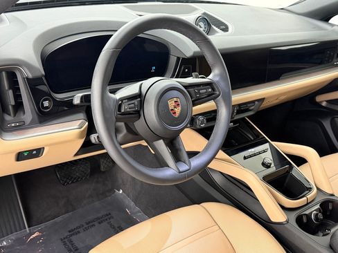 Certified 2026 Porsche Cayenne Coupe AWD/4WD image 4