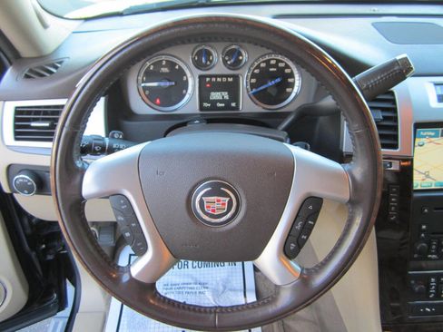 Used 2009 Cadillac Escalade Base AWD 4dr SUV w/V8 Ultra Lu image 35
