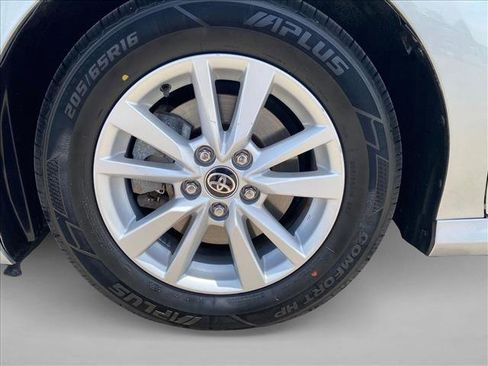Used 2025 Toyota Camry LE FWD image 30