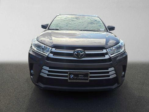 Used 2019 Toyota Highlander XLE AWD/4WD image 8
