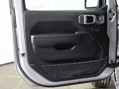 Used 2024 Jeep Wrangler Unlimited AWD/4WD image 18
