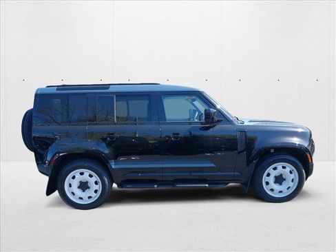 Used 2025 Land Rover Defender 110 S AWD/4WD image 4